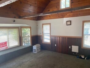 22662 Seeley Dr in Crestline, CA - Foto de edificio - Building Photo