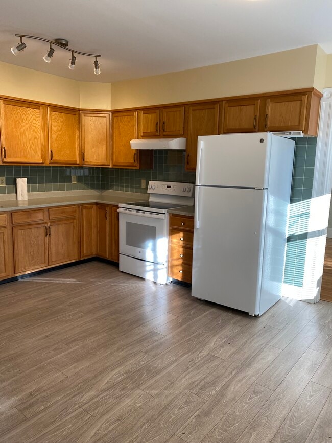 30 Prospect St, Unit apt 1 in Waterville, ME - Foto de edificio - Building Photo