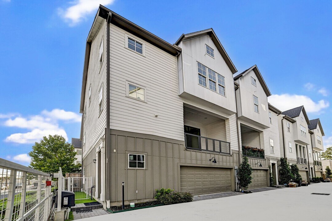 2218 Lou Ellen Ln in Houston, TX - Foto de edificio