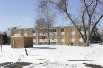 Fremont Court Apartments in Bloomington, MN - Building Photo - Building Photo