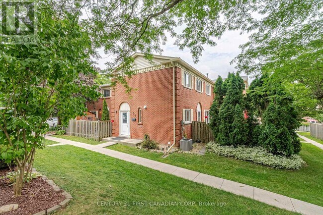 360 Homestead Ct in London, ON - Building Photo - Building Photo