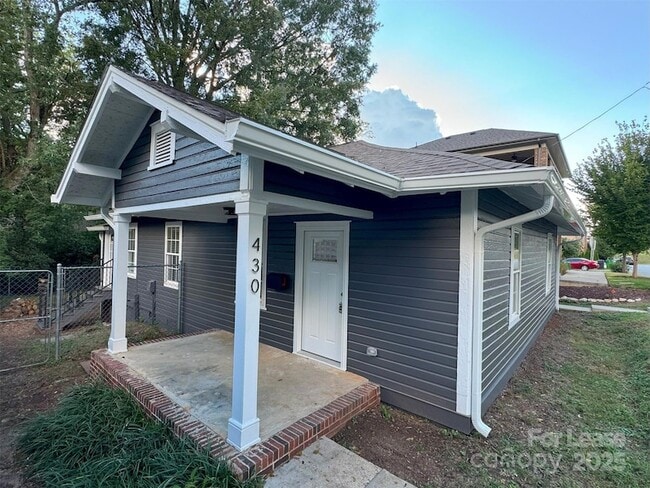 430 Faison Ave in Charlotte, NC - Foto de edificio - Building Photo