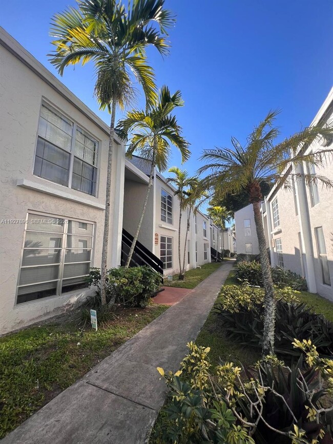 property at 4431 Treehouse Ln