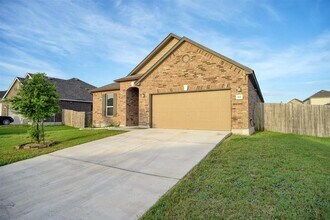 615 Dogwood St in Lockhart, TX - Building Photo - Building Photo