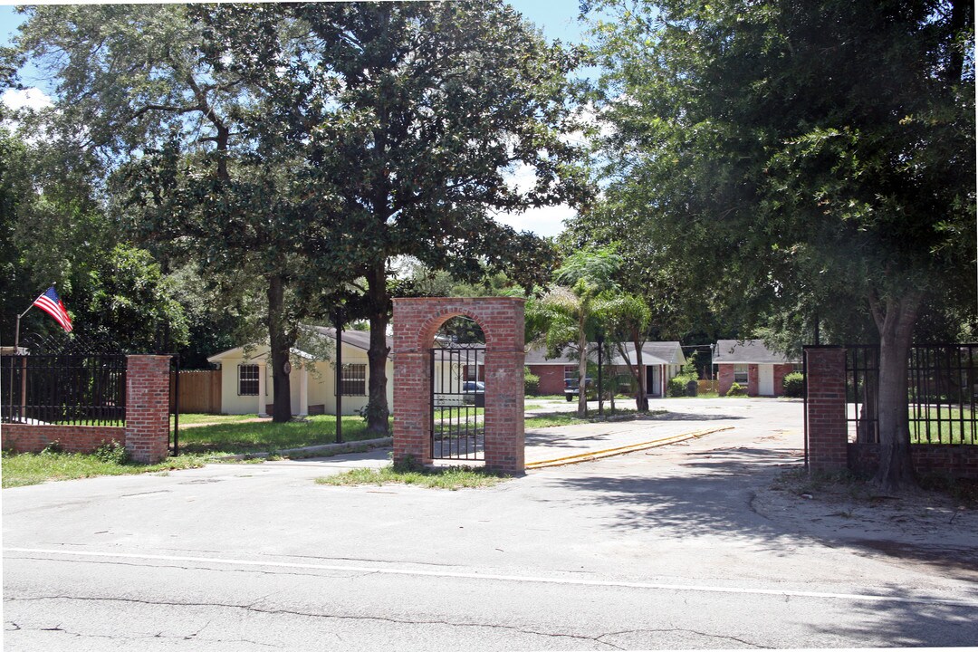12704 N 15th St in Tampa, FL - Building Photo