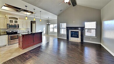 1612 NW 157th Cir in Edmond, OK - Foto de edificio - Building Photo