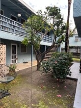 11666 Chandler Blvd, Unit 11666 in Los Angeles, CA - Building Photo - Building Photo