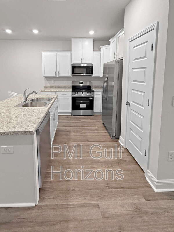 1310 Leeway Dr in Pensacola, FL - Building Photo - Building Photo