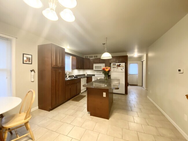 958 Ash St in Danville, PA - Building Photo - Building Photo