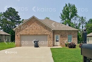 569 White Oak Cir in Lincoln, AL - Building Photo