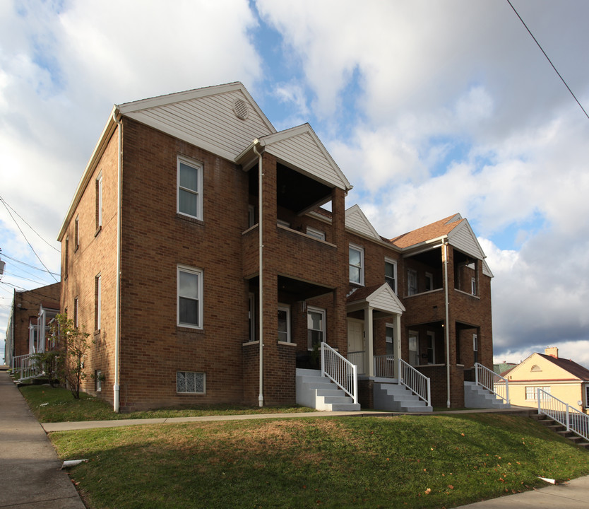 413-411 Gaston Ave in Fairmont, WV - Building Photo