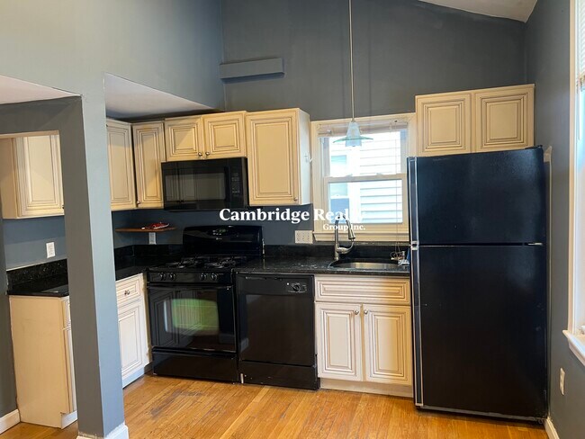 89 Spring St, Unit 3A in Cambridge, MA - Building Photo - Building Photo