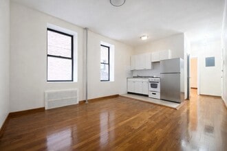 235 W 103rd St in New York, NY - Building Photo - Building Photo