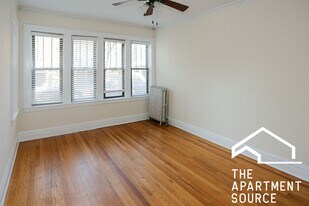 2177 W Giddings St, Unit 3 in Chicago, IL - Building Photo