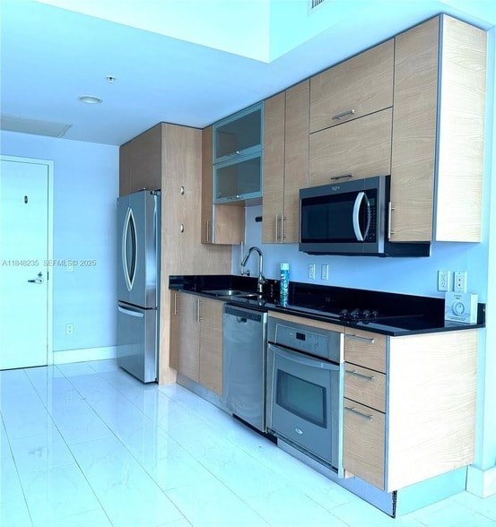 60 SW 13th St, Unit 3408 in Miami, FL - Building Photo - Building Photo