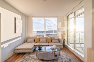 1632 Lions Gate Ln in North Vancouver, BC - Building Photo