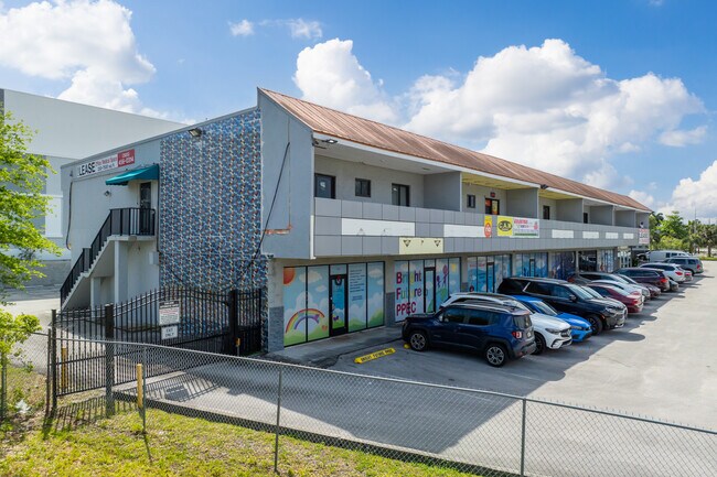 13381-13415 Memorial Hwy in Miami, FL - Building Photo - Building Photo