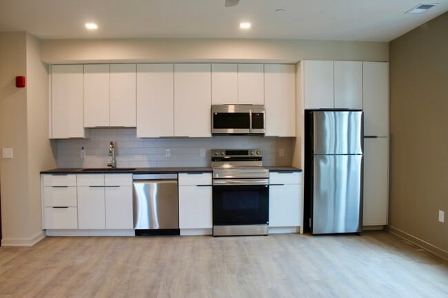 Mid Castle in Wilmington, NC - Foto de edificio - Building Photo