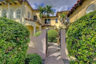 4867 Ponce de Leon Blvd in Coral Gables, FL - Building Photo - Building Photo