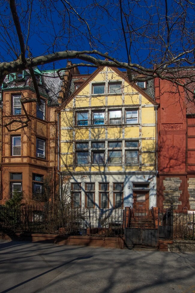 334 Convent Ave in New York, NY - Building Photo - Building Photo