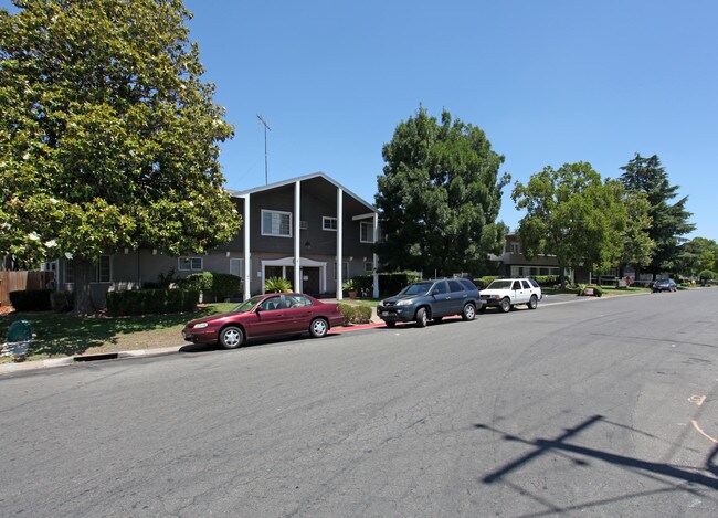Sunset Crossings at 3401 Balmoral Drive, S...
