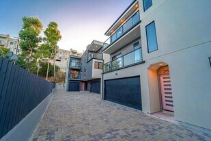 2115 Holly Dr in Los Angeles, CA - Building Photo