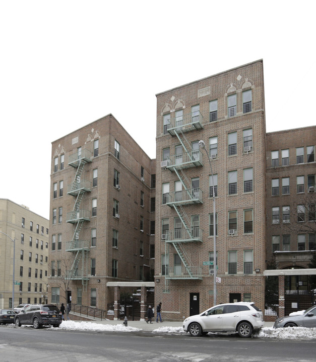 1645 Macombs Rd in Bronx, NY - Building Photo