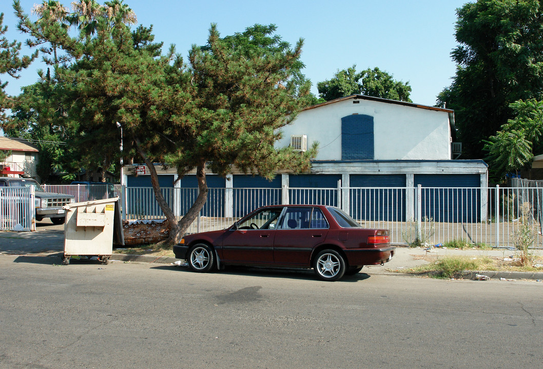 4409 E Hedges Ave in Fresno, CA - Building Photo