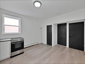1218 Fennell Ave E in Hamilton, ON - Building Photo - Building Photo