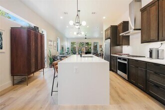4930 Santa Fe Ave in Dallas, TX - Building Photo - Building Photo