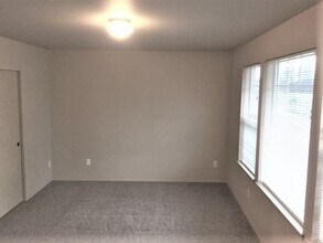 2116 182nd Street Ct E in Spanaway, WA - Foto de edificio - Building Photo