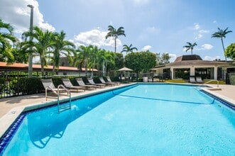 Legacy at the Palms in Miami, FL - Building Photo - Building Photo