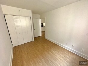 323 W 96th St in New York, NY - Building Photo - Building Photo