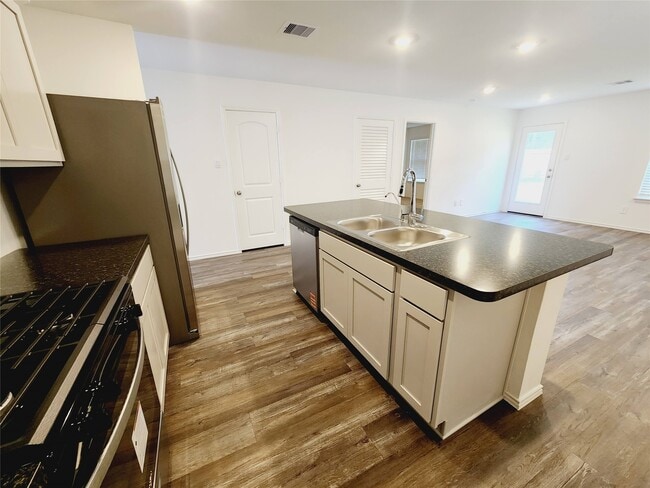 6043 Canyon Dawn Dr in Spring, TX - Foto de edificio - Building Photo