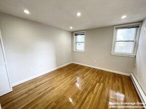 110 P St, Unit 1 in Boston, MA - Building Photo - Building Photo