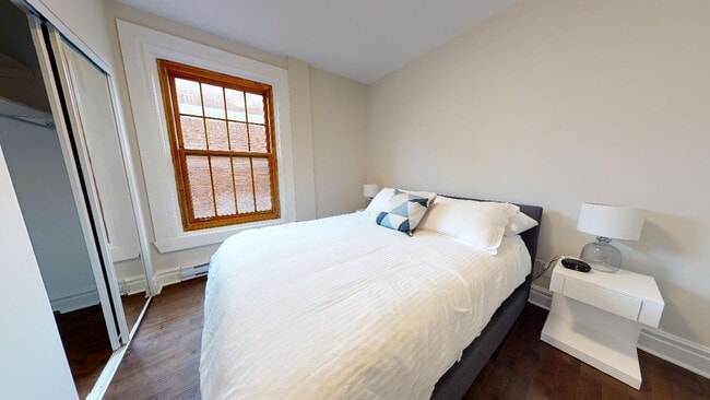 4560 Sainte-Catherine in Montréal, QC - Building Photo - Building Photo