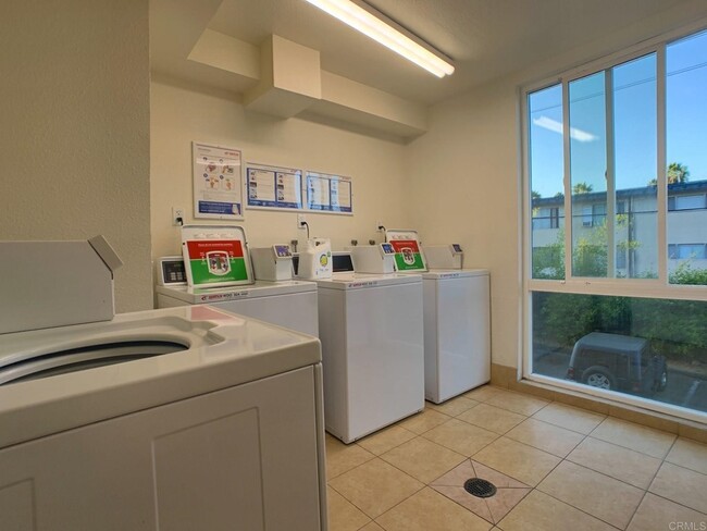 4860 Rolando Ct, Unit 75 in San Diego, CA - Foto de edificio - Building Photo