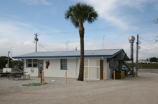 12507 Cortez Rd in Cortez, FL - Foto de edificio - Building Photo