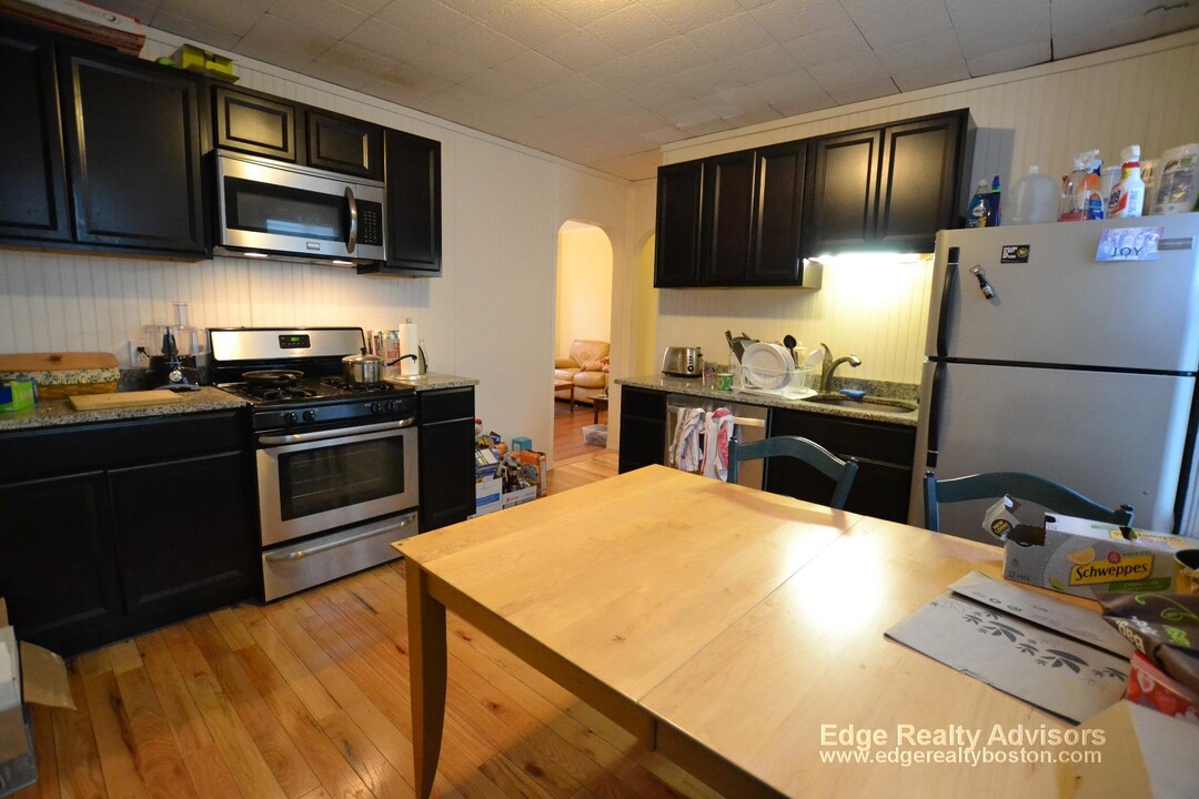 12 Imrie Rd, Unit 2 in Boston, MA - Foto de edificio