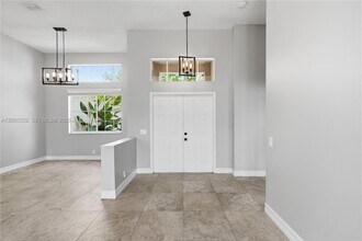 849 Crestview Cir in Weston, FL - Building Photo - Building Photo