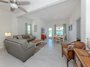 498 Buena Vista Dr in Nokomis, FL - Building Photo - Building Photo