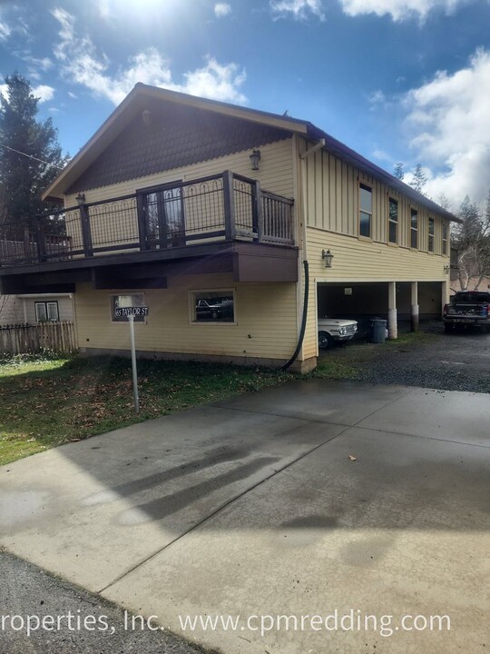 65 Taylor St in Weaverville, CA - Building Photo