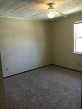 1206 Woodbridge St in Collinsville, IL - Building Photo - Building Photo