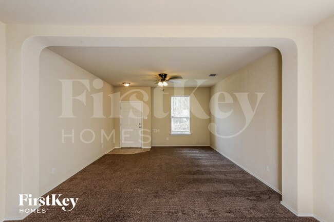 12111 Karnes Way in San Antonio, TX - Foto de edificio - Building Photo