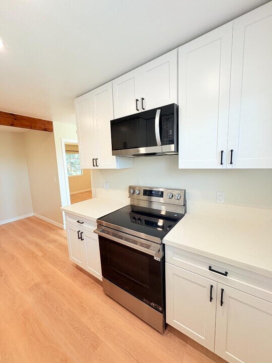 328 S Weitzel St in Oceanside, CA - Building Photo