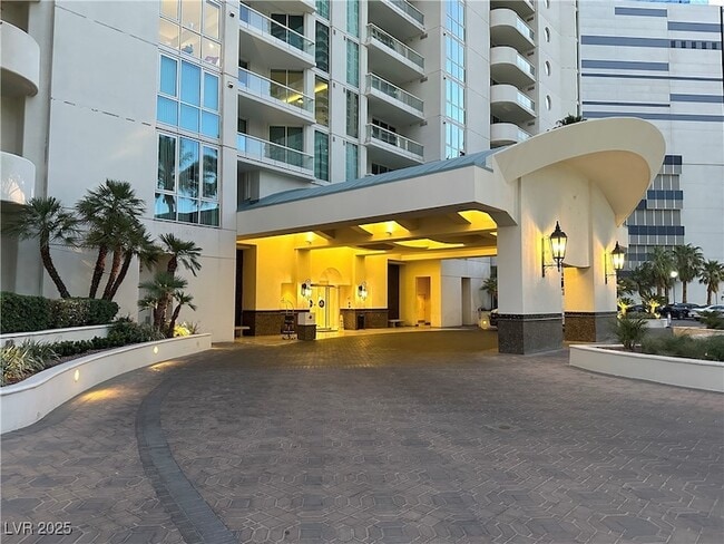 2877 Paradise Rd, Unit 1706 in Las Vegas, NV - Building Photo - Building Photo