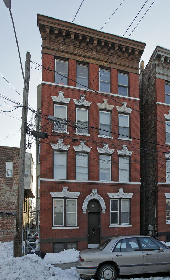 57 Oak St in Jersey City, NJ - Foto de edificio - Building Photo