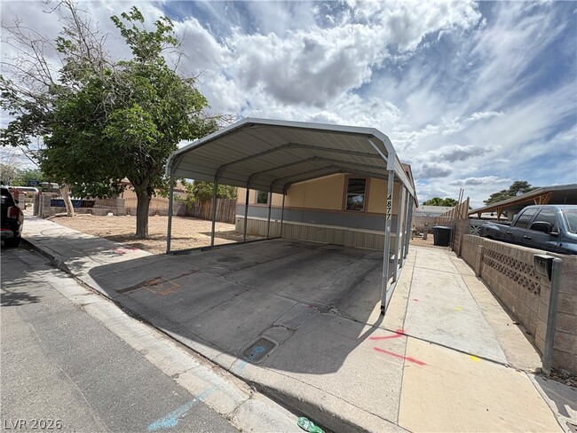 4877 Saguaro Way in Las Vegas, NV - Building Photo - Building Photo