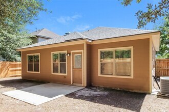 2046 Lost Pine Ct in Conroe, TX - Building Photo - Building Photo