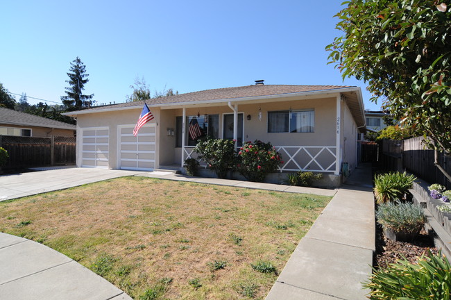 2614-2616 Renton Way in Castro Valley, CA - Building Photo - Building Photo